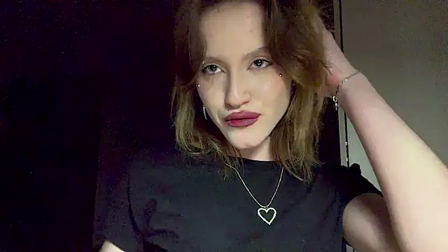 Snapshot of LenaRizzuti chatting on May 18, 2026, 9:08 pm LenaRizzuti online show from May 18, 2026, 9:08 pm