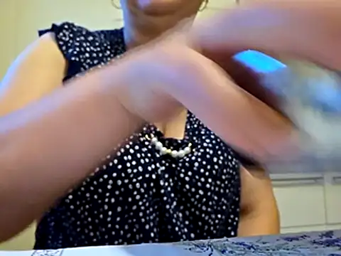 marianamely online show from July 16, 2026, 5:04 am