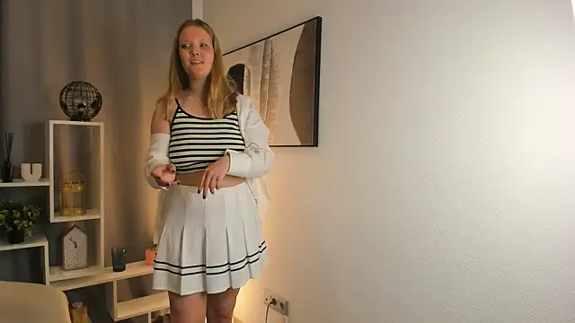VernitaJanson online show from May 19, 2026, 9:16 am