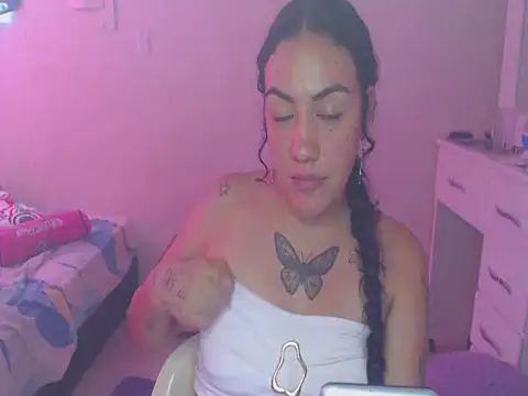 Snapshot of laila_silk chatting on May 22, 2026, 8:51 pm laila silk online show from May 22, 2026, 8:51 pm