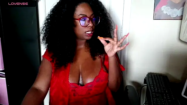 Snapshot of CyndyLouWho chatting on June 22, 2026, 4:26 pm CyndyLouWho online show from June 22, 2026, 4:26 pm