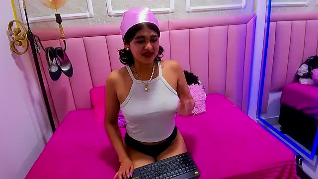 Snapshot of velvet_girll chatting on June 23, 2026, 5:38 am velvet girll online show from June 23, 2026, 5:38 am