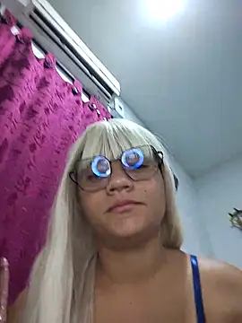 AuraRios online show from May 26, 2026, 4:21 am