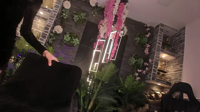 Snapshot of Violeta_Jimenez chatting on May 23, 2026, 9:03 pm Violeta Jimenez online show from May 23, 2026, 9:03 pm