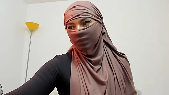 Snapshot of Samira_1 chatting on May 20, 2026, 8:06 pm Samira 1 online show from May 20, 2026, 8:06 pm