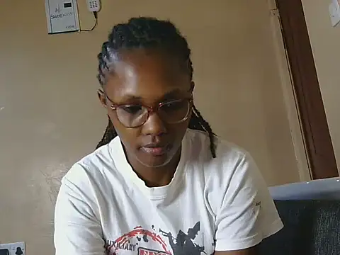Snapshot of Littlemissbarbie chatting on May 21, 2026, 7:11 pm Littlemissbarbie online show from May 21, 2026, 7:11 pm