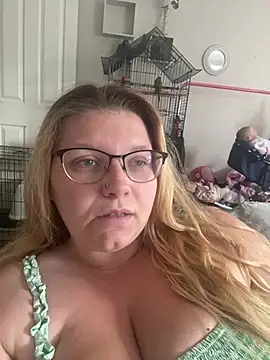 Snapshot of LucieLouBabe chatting on June 29, 2026, 1:22 pm LucieLouBabe online show from June 29, 2026, 1:22 pm