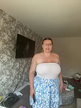Snapshot of LucieLouBabe chatting on July 9, 2026, 10:26 am LucieLouBabe online show from July 9, 2026, 10:26 am