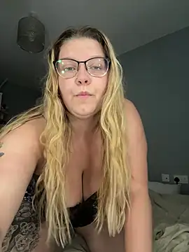 Snapshot of LucieLouBabe chatting on June 7, 2026, 10:37 pm LucieLouBabe online show from June 7, 2026, 10:37 pm