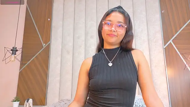 Snapshot of Dulce_Holy chatting on June 6, 2026, 4:50 am Dulce Holy online show from June 6, 2026, 4:50 am