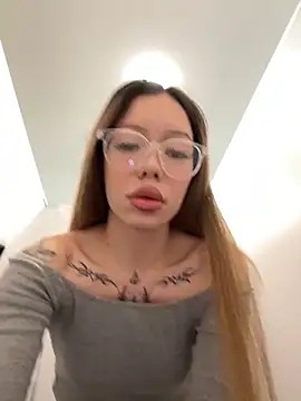 SoFine Sofie online show from May 22, 2026, 5:49 am