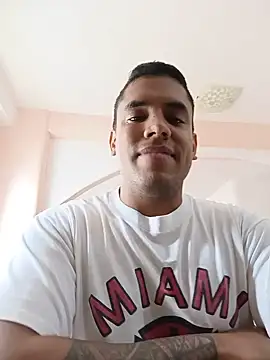 Snapshot of MiloThatch08 chatting on May 22, 2026, 1:42 pm MiloThatch08 online show from May 22, 2026, 1:42 pm