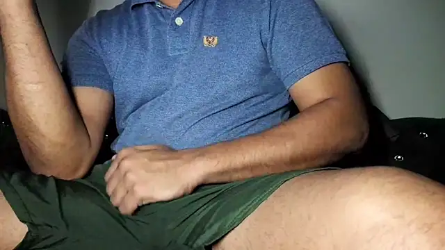 Snapshot of psexplr chatting on November 19, 2025, 6:19 pm psexplr online show from November 19, 2025, 6:19 pm