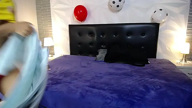 Isaak Salomee online show from June 24, 2026, 12:04 pm