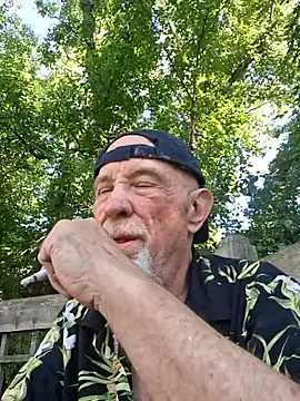Snapshot of Dreamzluvz2 chatting on June 20, 2026, 10:15 pm Dreamzluvz2 online show from June 20, 2026, 10:15 pm