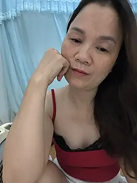 Snapshot of Lye_lovely chatting on July 15, 2026, 2:24 pm Lye lovely online show from July 15, 2026, 2:24 pm