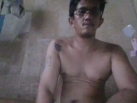 Snapshot of MikeSweet2026 chatting on May 28, 2026, 3:47 am MikeSweet2026 online show from May 28, 2026, 3:47 am