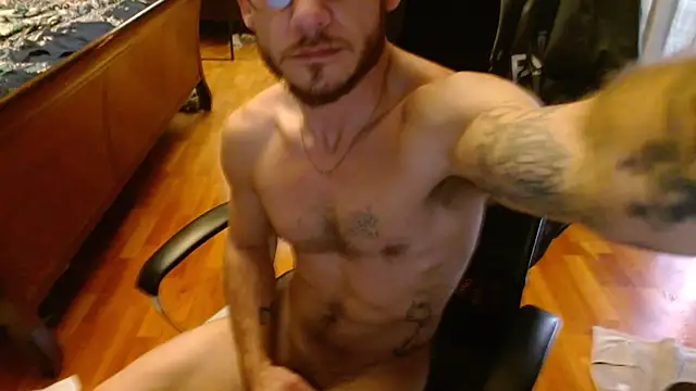 Snapshot of Clevername90 chatting on February 10, 2025, 10:19 pm Clevername90 online show from February 10, 2025, 10:19 pm