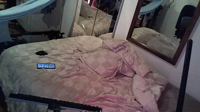 Snapshot of Clevername90 chatting on September 25, 2025, 1:55 am Clevername90 online show from September 25, 2025, 1:55 am