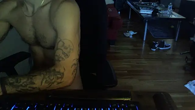 Snapshot of Clevername90 chatting on October 20, 2025, 9:04 pm Clevername90 online show from October 20, 2025, 9:04 pm