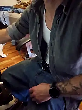 Snapshot of Clevername90 chatting on February 17, 2025, 9:00 pm Clevername90 online show from February 17, 2025, 9:00 pm