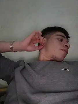 Snapshot of Oliver_LA chatting on July 14, 2026, 2:05 am Oliver LA online show from July 14, 2026, 2:05 am
