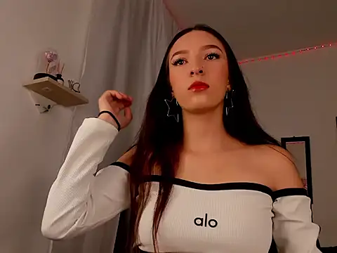 CristinaHanze  online show from May 26, 2026, 12:14 pm
