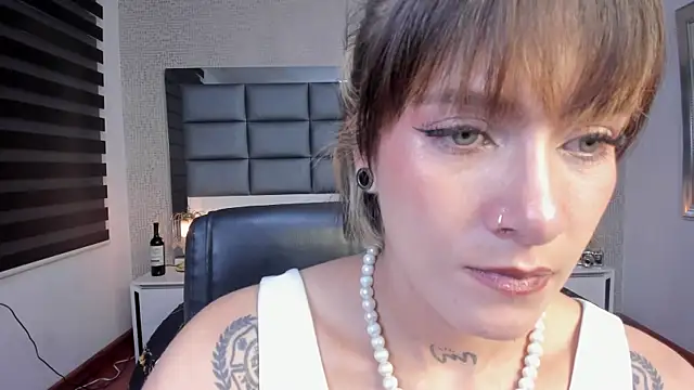 Snapshot of Mrs_Regina_clk chatting on July 7, 2026, 3:20 am Mrs Regina clk online show from July 7, 2026, 3:20 am