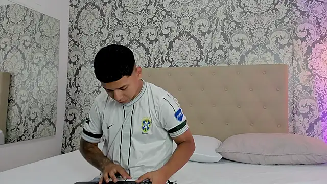 Snapshot of Damian_Villareall chatting on May 26, 2026, 10:19 pm Damian Villareall online show from May 26, 2026, 10:19 pm