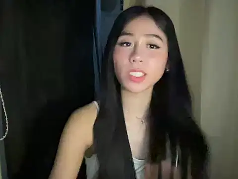 Snapshot of amberluiss chatting on July 17, 2026, 12:24 pm amberluiss online show from July 17, 2026, 12:24 pm