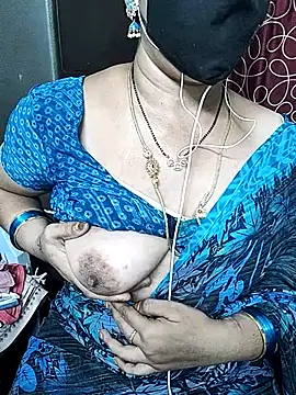 Snapshot of Leela_555 chatting on July 5, 2026, 8:43 am Leela 555 online show from July 5, 2026, 8:43 am