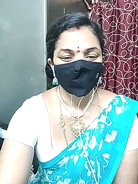 Snapshot of Leela_555 chatting on July 6, 2026, 2:24 pm Leela 555 online show from July 6, 2026, 2:24 pm