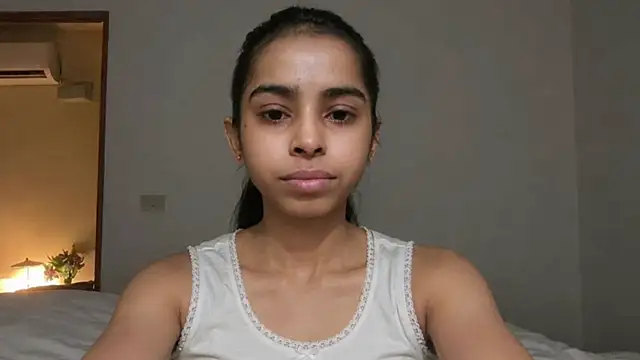 Snapshot of Aliyabhatt_8 chatting on May 22, 2026, 1:20 pm Aliyabhatt 8 online show from May 22, 2026, 1:20 pm