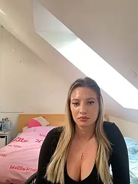 Snapshot of Evelina_Nelson chatting on June 16, 2026, 4:40 pm Evelina Nelson online show from June 16, 2026, 4:40 pm