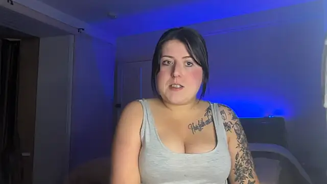 LucyLou31 online show from June 13, 2026, 11:02 pm