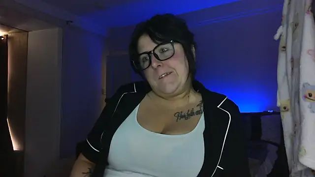 LucyLou31 online show from June 14, 2026, 2:51 pm