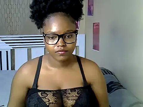 Snapshot of Lucydiva33 chatting on May 27, 2026, 8:16 pm Lucydiva33 online show from May 27, 2026, 8:16 pm