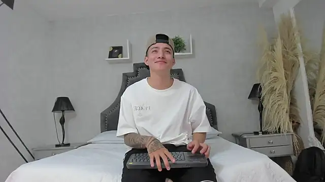Snapshot of wesley_boyy_ chatting on May 23, 2026, 8:19 pm wesley boyy online show from May 23, 2026, 8:19 pm