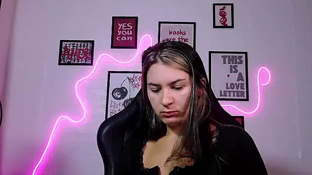 Snapshot of AlisaFrost chatting on June 1, 2026, 1:55 pm AlisaFrost online show from June 1, 2026, 1:55 pm