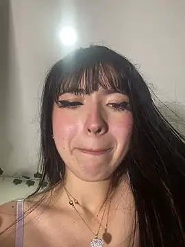 JeyLuxx online show from July 7, 2026, 6:47 am