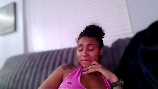 Snapshot of PrettyAri69 chatting on June 3, 2026, 7:20 am PrettyAri69 online show from June 3, 2026, 7:20 am