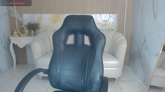 isabeau s online show from July 30, 2026, 2:05 pm