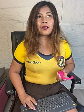 LyraMilano online show from June 30, 2026, 1:00 pm