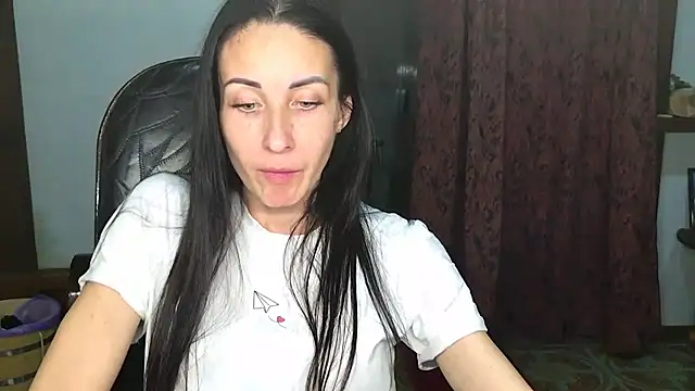 BouncySweety online show from November 4, 2025, 4:44 pm