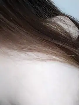 YoenLyy online show from July 5, 2026, 2:49 am