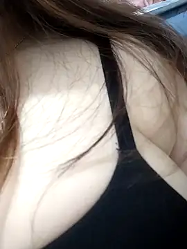 YoenLyy online show from June 1, 2026, 2:28 pm