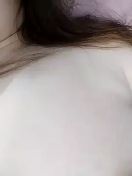 YoenLyy online show from June 11, 2026, 2:22 am