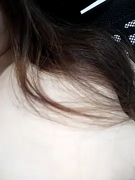YoenLyy online show from July 13, 2026, 2:22 am