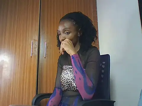 Snapshot of hoeligal chatting on June 7, 2026, 9:42 pm hoeligal online show from June 7, 2026, 9:42 pm