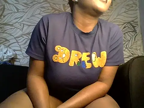 Snapshot of Thia_bunny chatting on August 5, 2026, 10:09 am Thia bunny online show from August 5, 2026, 10:09 am